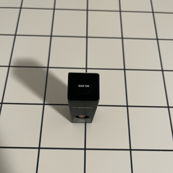 MAC Dazzleshadow Liquid Eyeshadow: Beam Time✨ - Picture 7 of 12